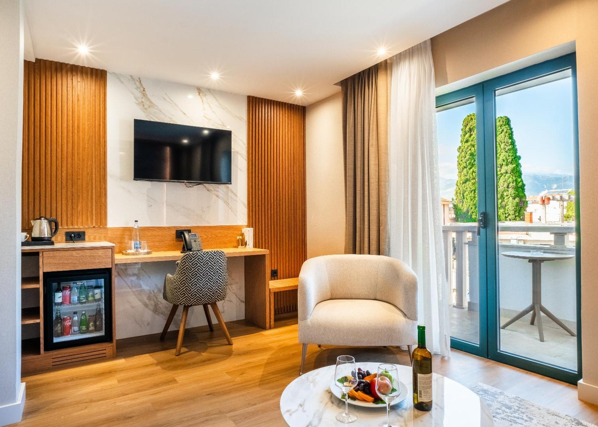 Boutique Hotel Villa Royal Tivat Exteriör bild