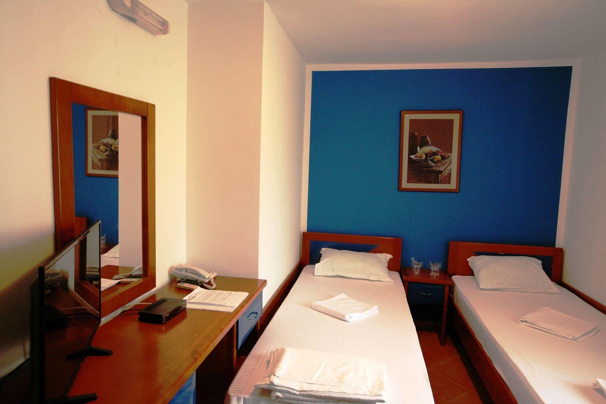 Boutique Hotel Villa Royal Tivat Exteriör bild