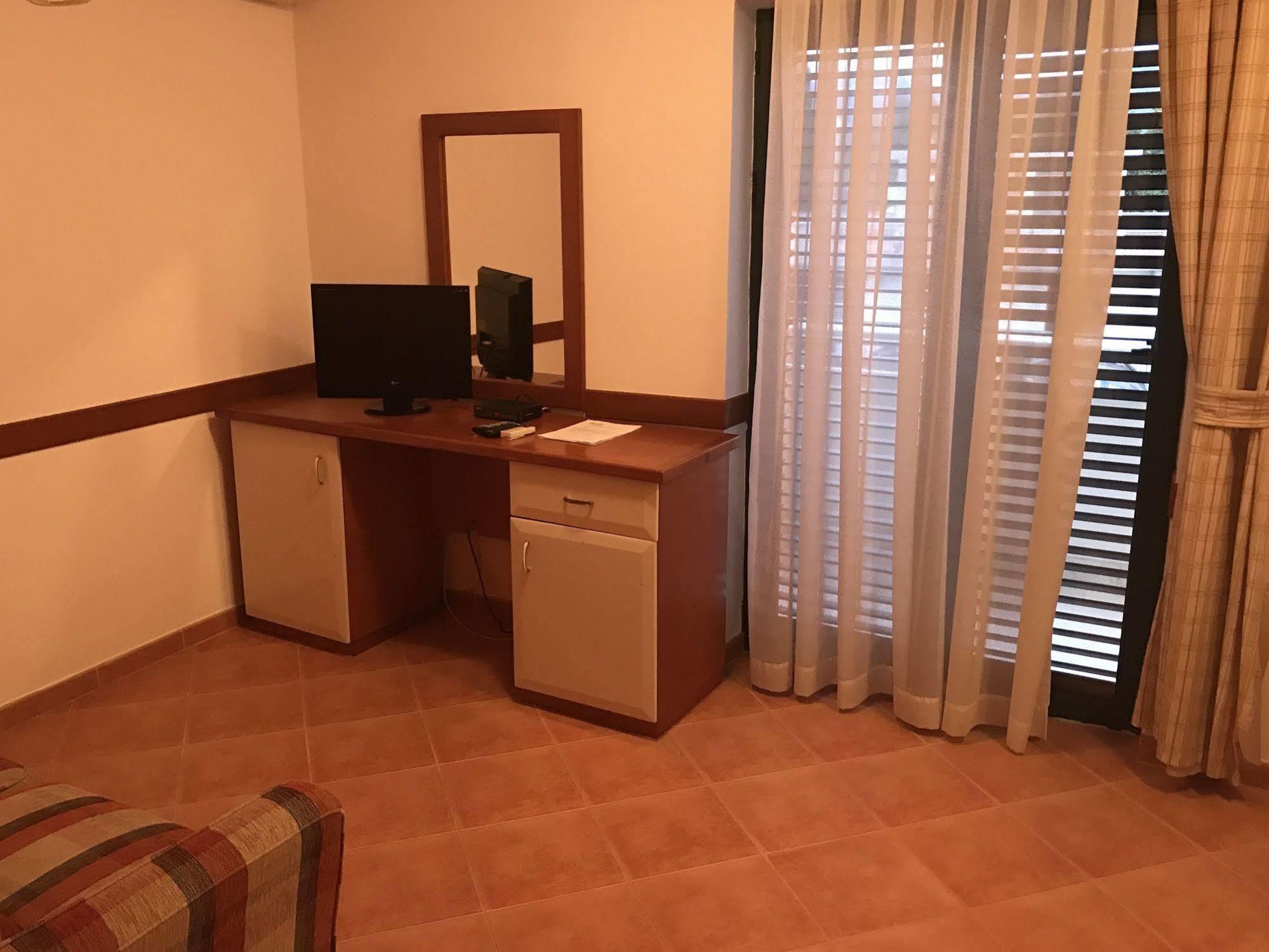 Boutique Hotel Villa Royal Tivat Exteriör bild